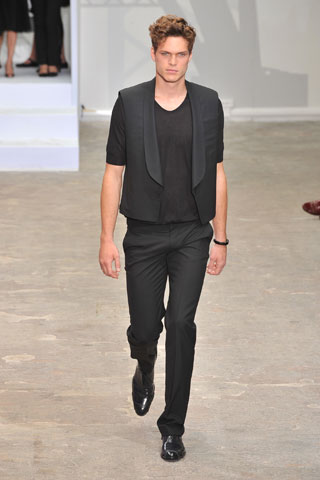 Louis Vuitton / - 2009